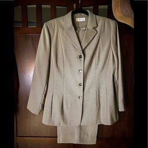2 FOR $15 WORTHINGTON Lovely Cream&Olive Suit 10P